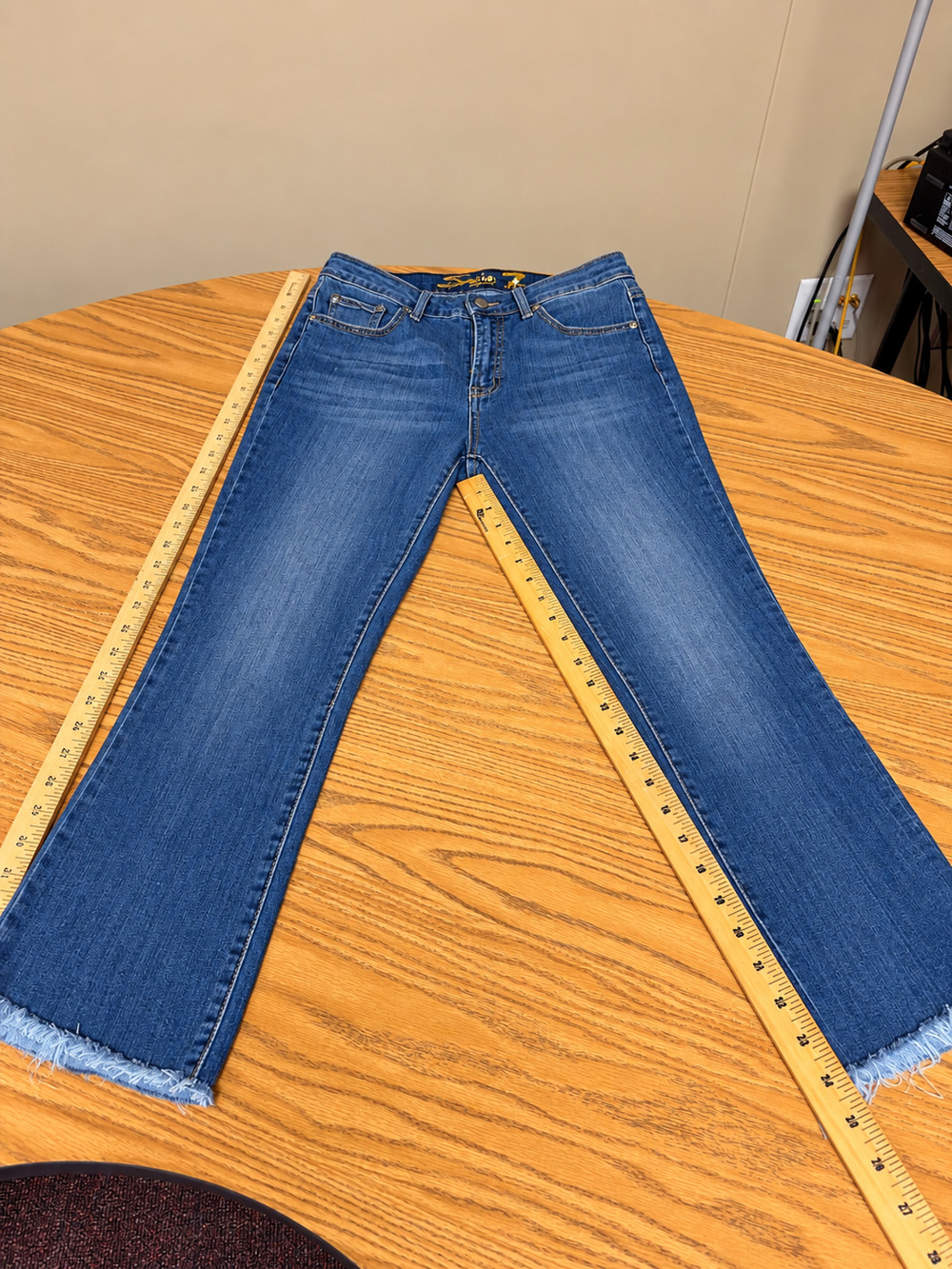 Seven7 Women’s Jeans Size 8 Blue Denim Raw Hem Straight Leg